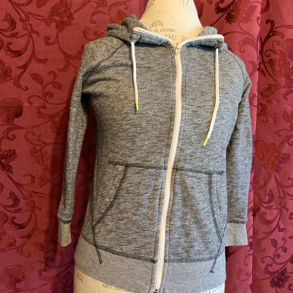 Active wear - Picture 3 of 4